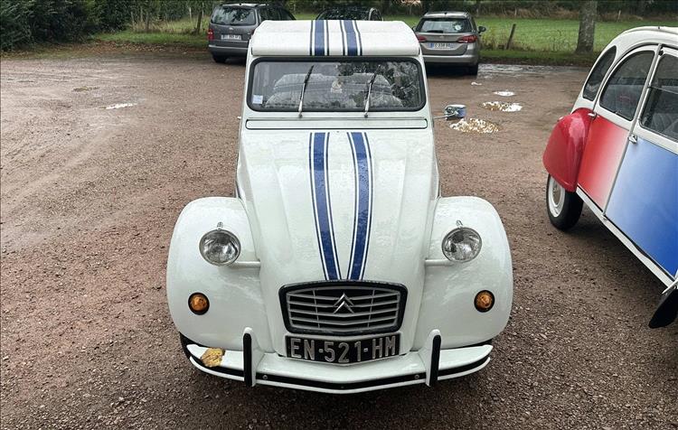 A white 2CV seen from the front, looking like a new vehicle