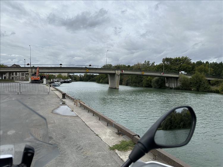 A concrete bridge over the river seine
