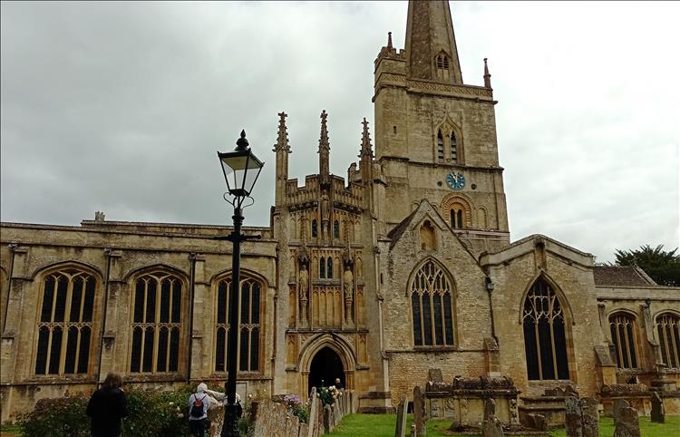 Honey coloured stones and grand windows adorn the church in Burford