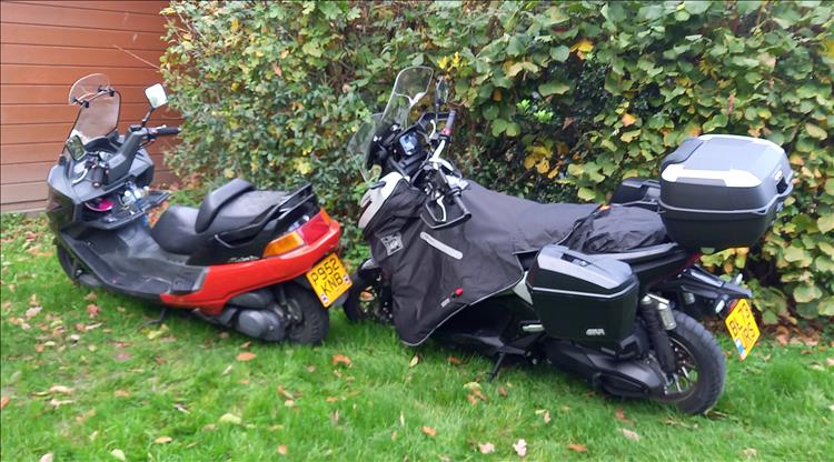 Boggers 250 Majesty and Pete's Honda 350 