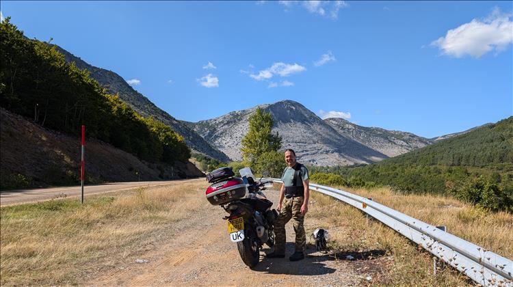 Ren and the CB500X with Spanish roads and hills all around