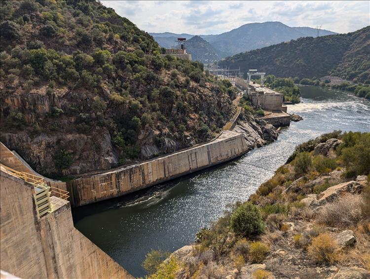 Looing down from the dam into a steep valley we see some large concrete constructions