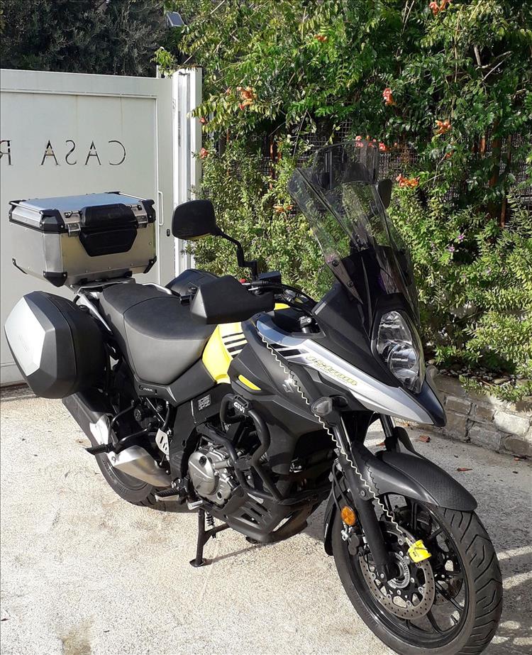 The silver, black and yellow VStrom 650 at the hotel