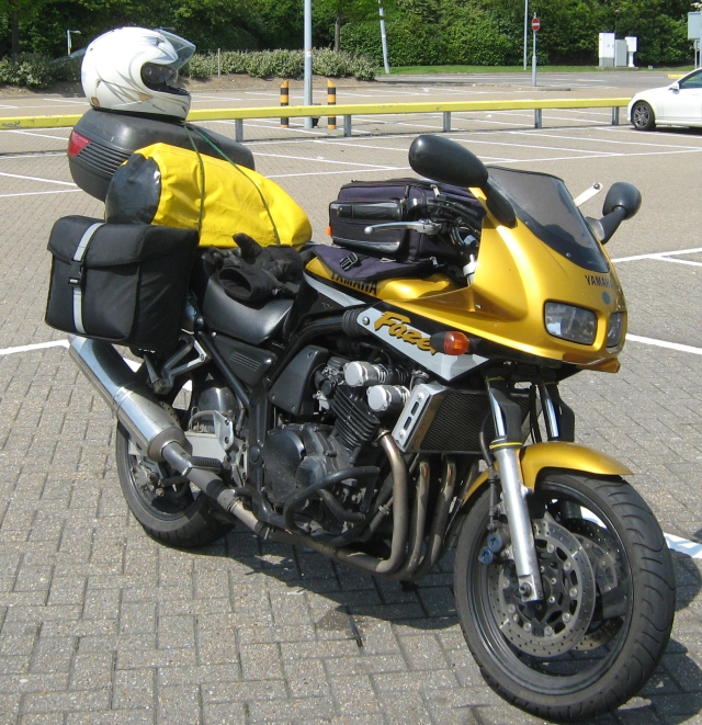 Fazer 600 with camping kit