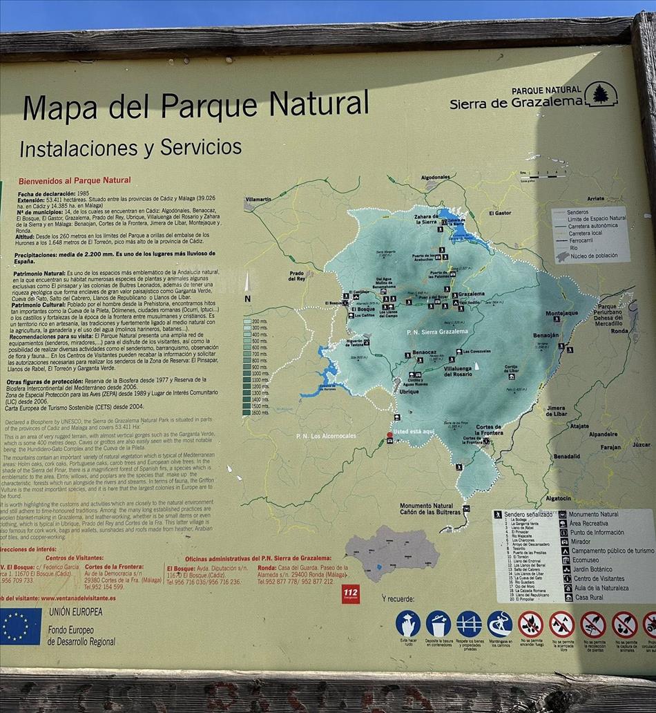 an information board with a map of the natural parque and some details in Spanish