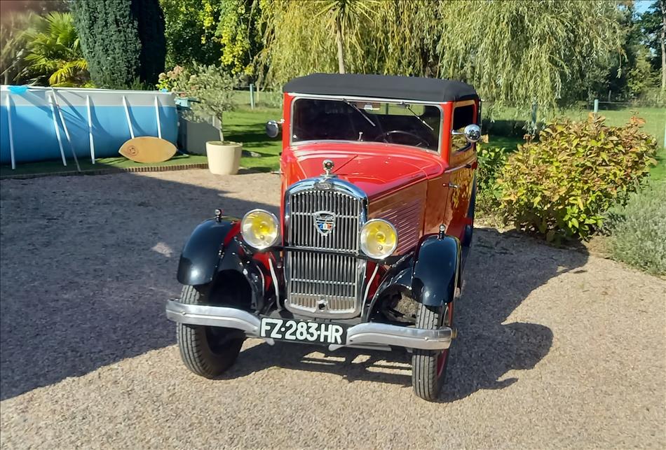 Peugeot 201 in red, a vintage car in red and very clean