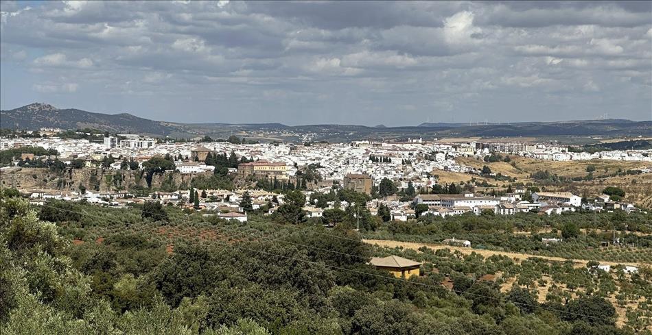 A large town sprawls across a flattish valley, there's a few hilltops around