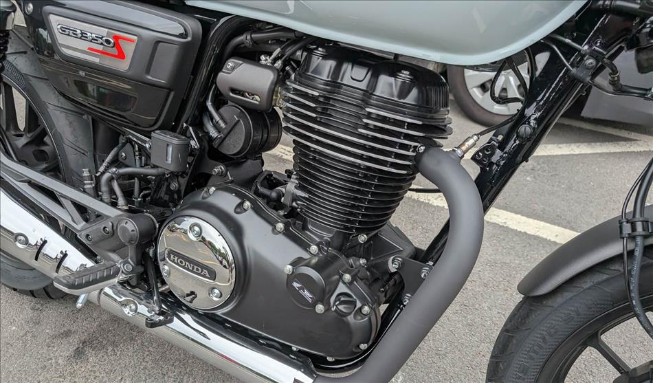The single pot air cooled motor in the GB350S frame