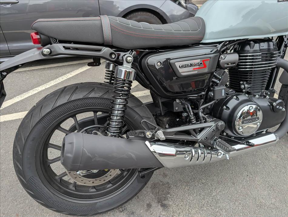 The old school twin shocks on the 350