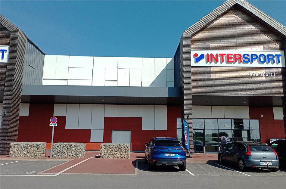A modern large retail shop emblazoned with the Intersport logo