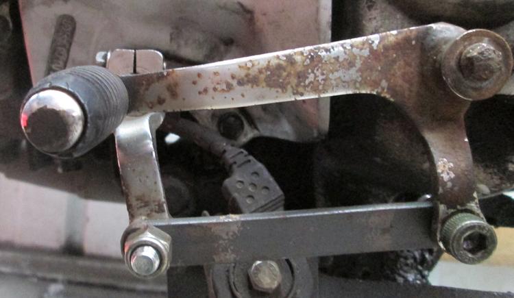 The original bodge of the linkage, a bar of metal and 2 bolts