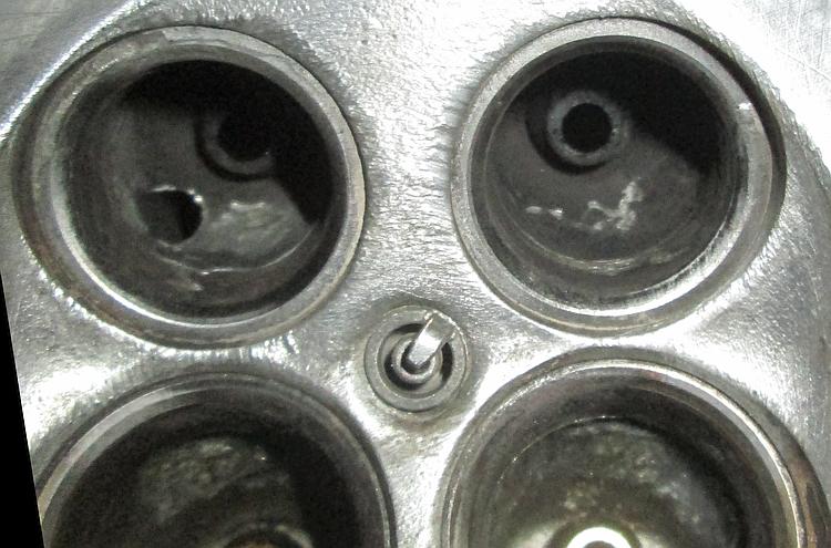 Close up of the valve seat showing discolouration near the spark plug