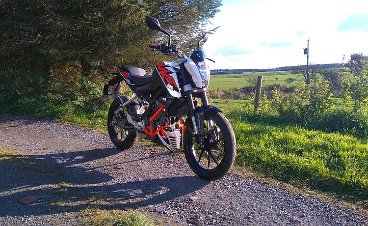 Tony's KTM 125 Duke resplendent in the sunshine and countryside