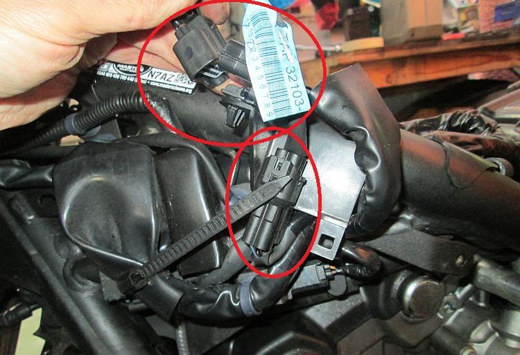 The connectors are circled in red
